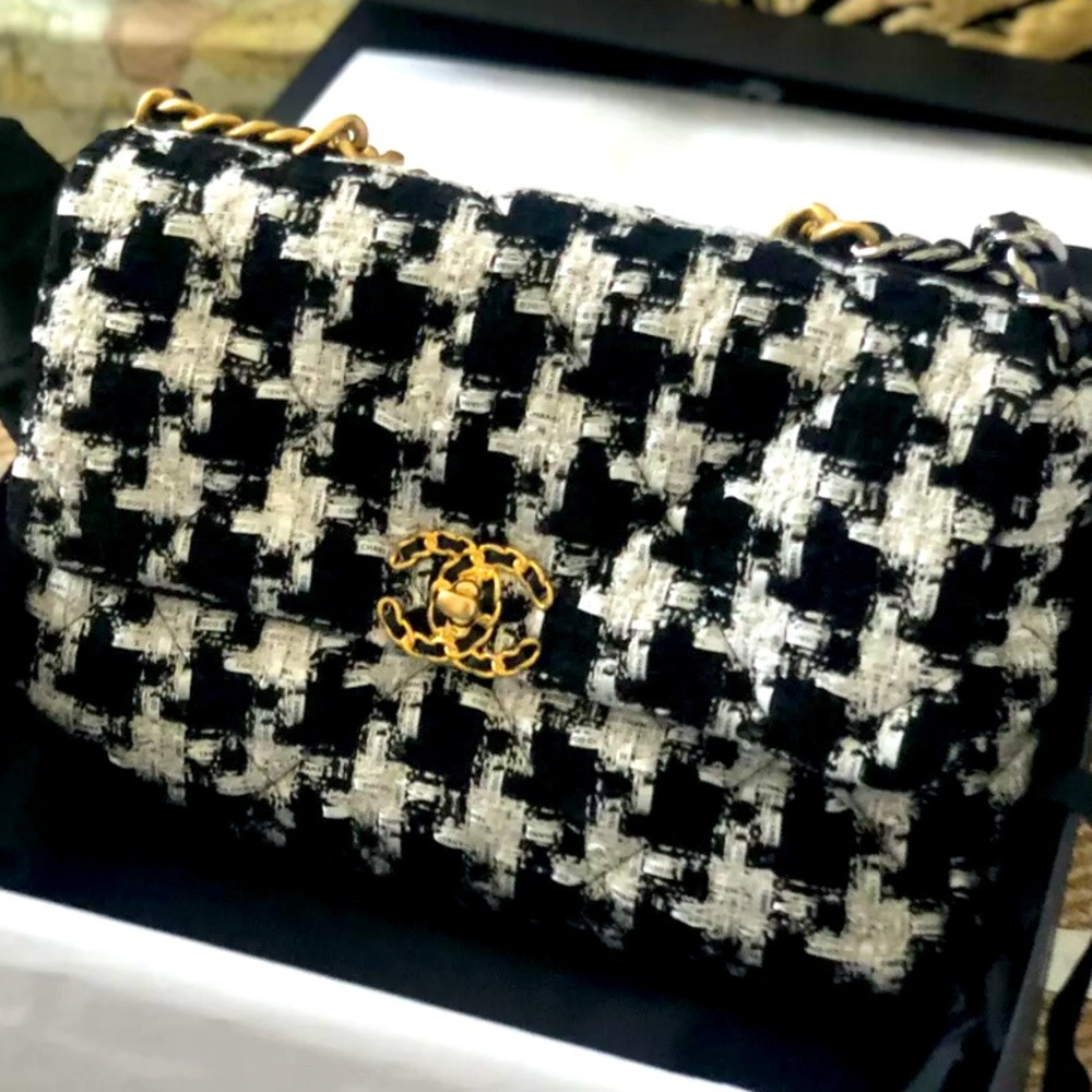 Chanel 19 HoundstoothTweed flap bag